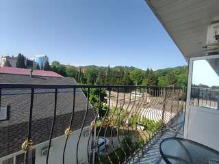 Гостиница Белый Орёл Сочи Двухместный номер с 1 кроватью или 2 отдельными кроватями и балконом-1