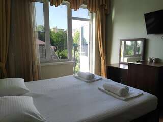 Гостиница Белый Орёл Сочи Двухместный номер с 1 кроватью или 2 отдельными кроватями и балконом-2